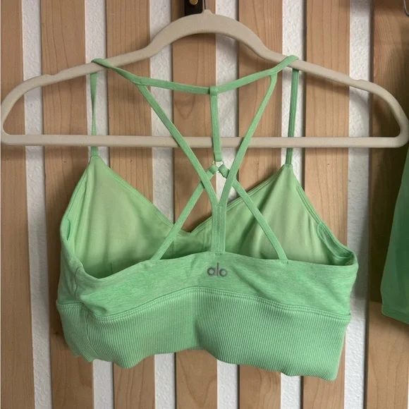 Alo Mint Green Sports Bra and Skirt Set
Top(med) skirt(sm)
Worn 2x hand washed - Picture 2 of 4